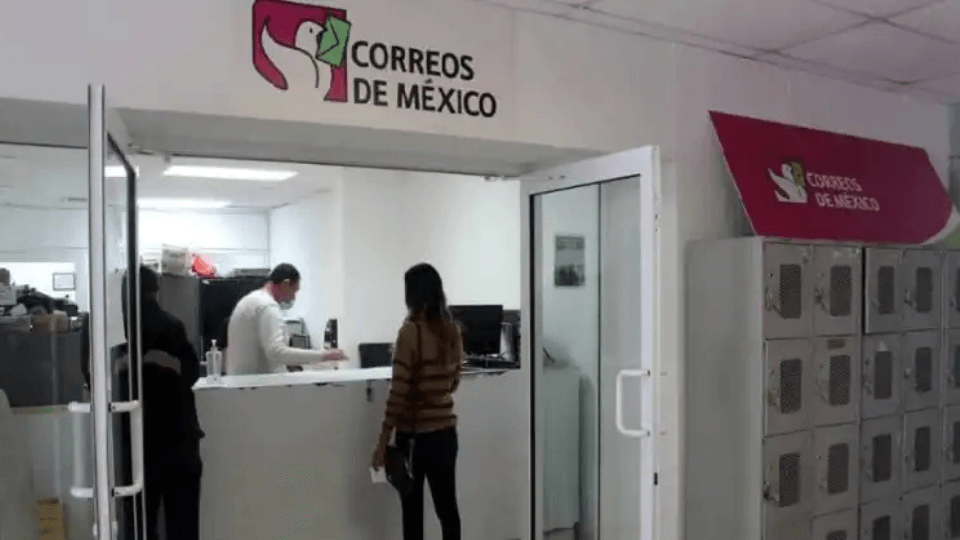 Image for article: Mexican postal workers win concessions, threaten strike action