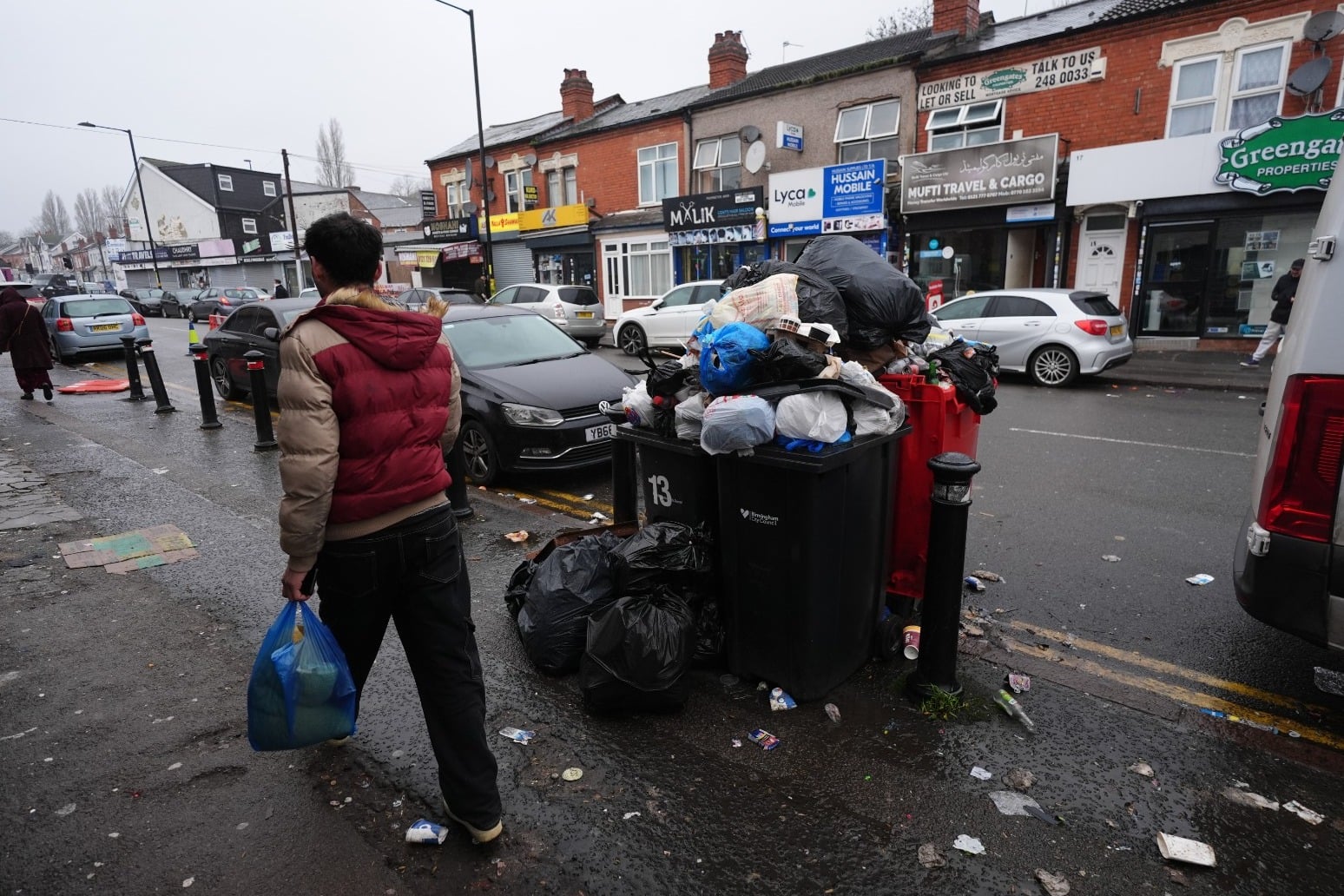 Image for article: Deal ‘within sight’ to end Birmingham bin strike