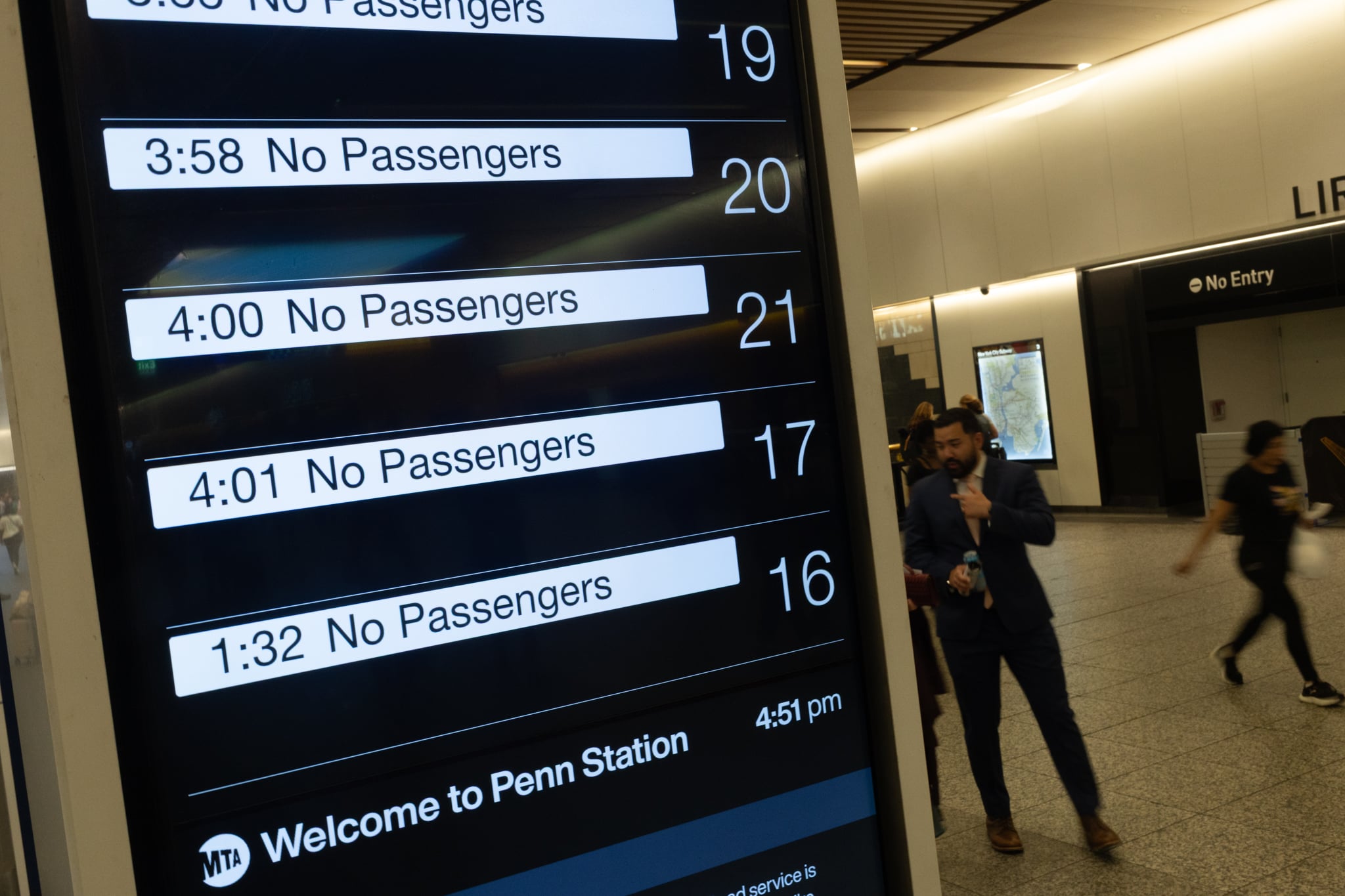 Image for article: Manic Monday: New Yorkers Prep for Morning Rush With LIRR Still On Strike