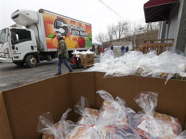 Image for article: Photo gallery: UAW Local 14 delivers meals to <b>striking</b> Libbey Glass <b>workers</b> - Toledo Blade