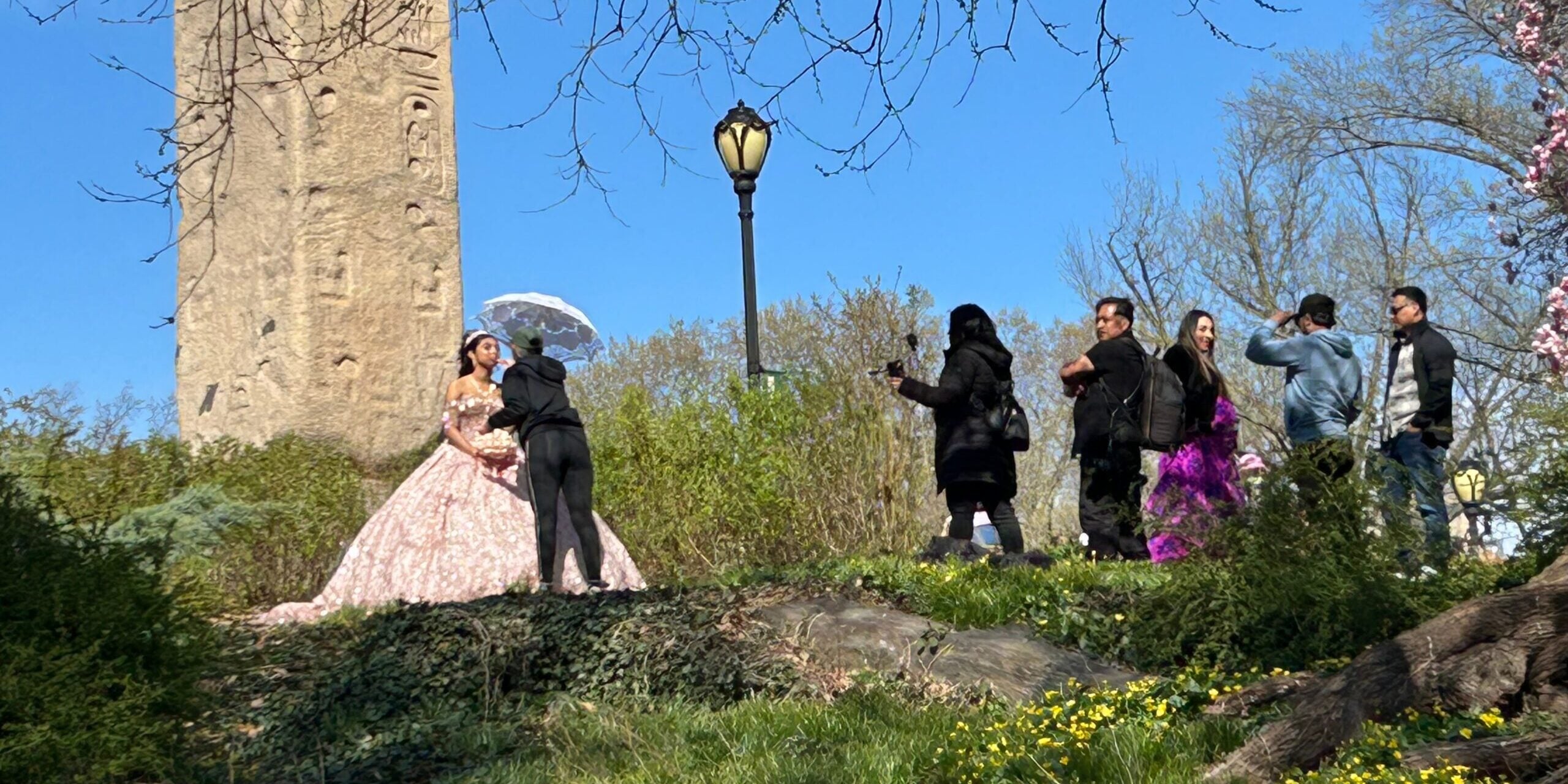 Image for article: Monday Bulletin: Strike by Building Workers Averted; UWS Residents of Care Home Travel Internationally Via Virtual Reality; Canadian Tennis Star Buys UWS Dakota Apartment