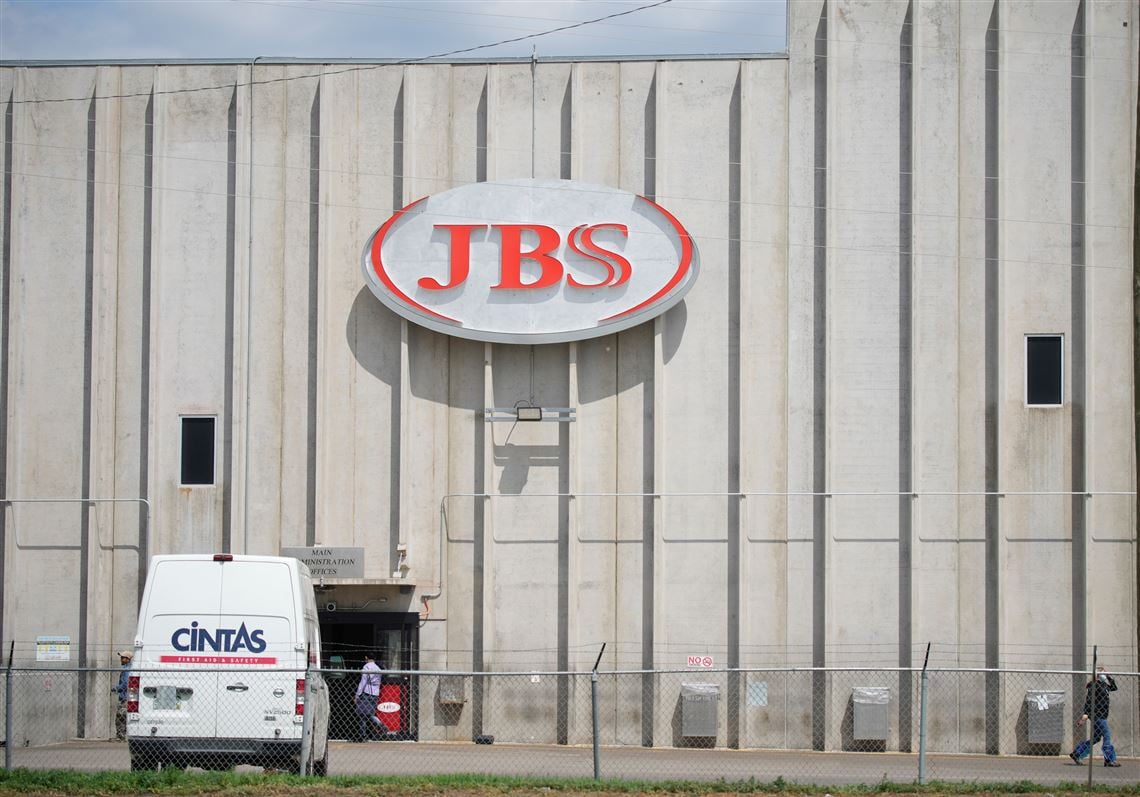Image for article: 3,800 workers are on strike at one of the largest meatpacking plants in the U.S.