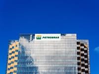 Image for article: Brazil oil workers suspend strike after approving Petrobras deal