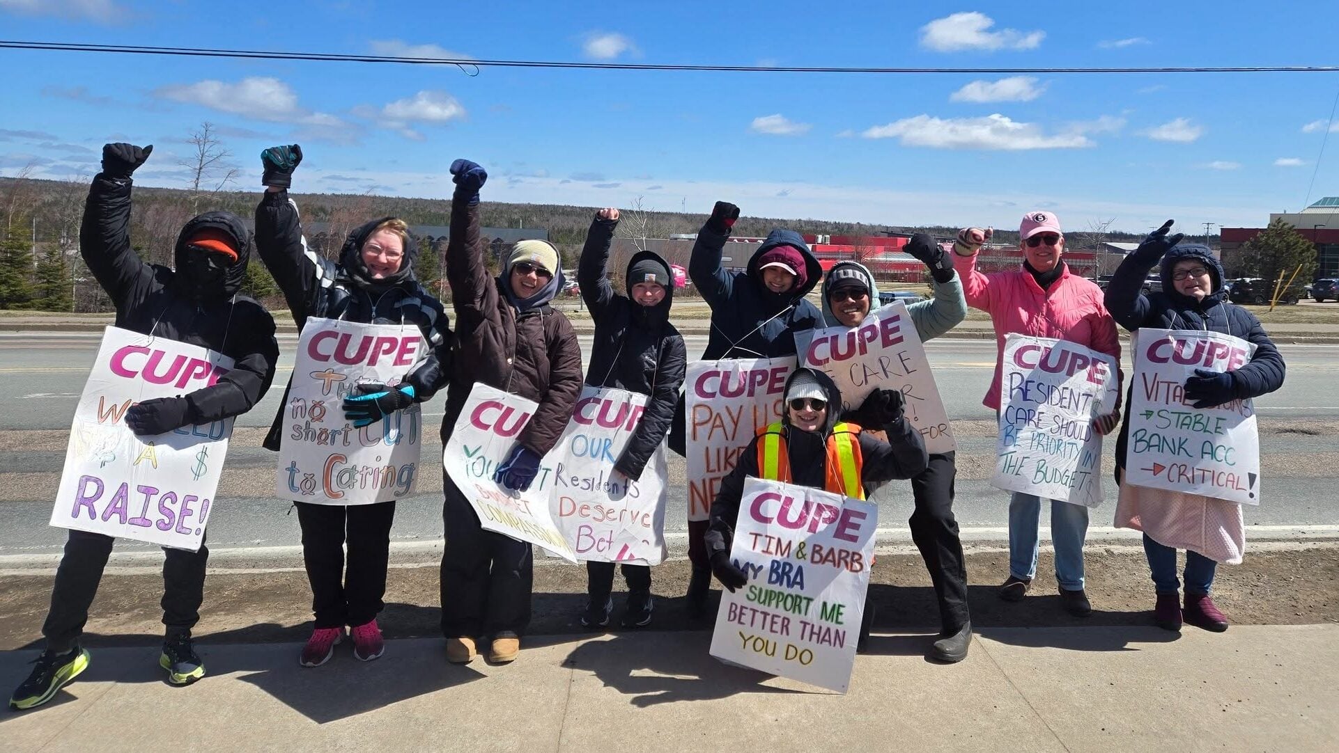 Image for article: Bargaining resumes in ongoing long term care workers strike