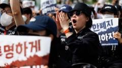 Image for article: Samsung strike on hold as workers push for AI bonus