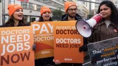 Image for article: Starmer gives doctors 48 hours to cancel strike or lose new jobs package
