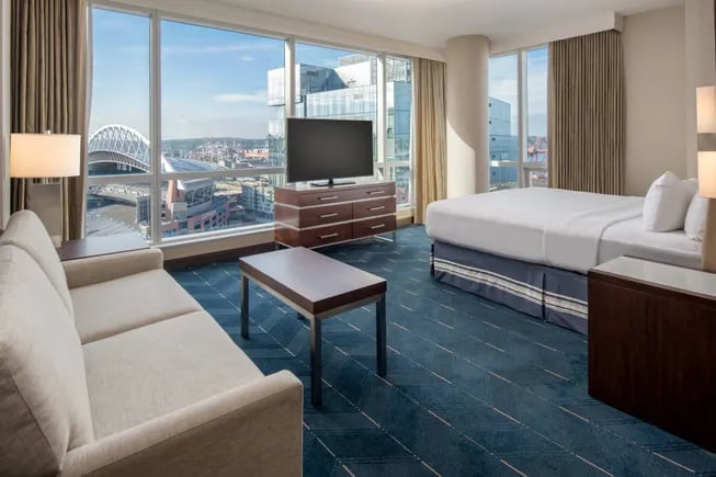 Image for article: Union hotel workers at Seattle Hilton to hold strike vote