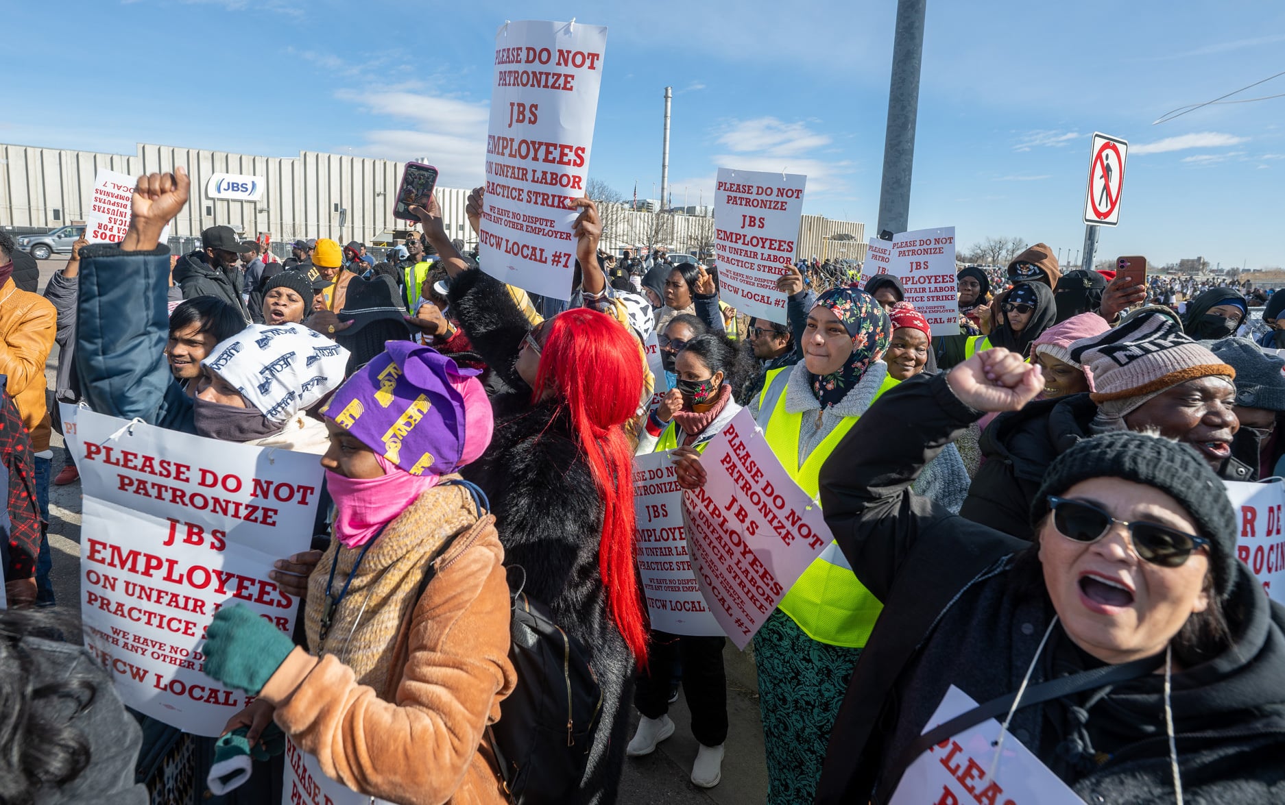 Image for article: Workers plan to halt strike at major US meatpacking plant and resume negotiations