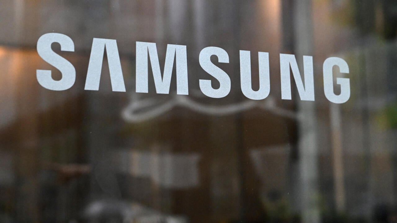 Image for article: Samsung chip employees to get average $338,000 bonus under strike deal