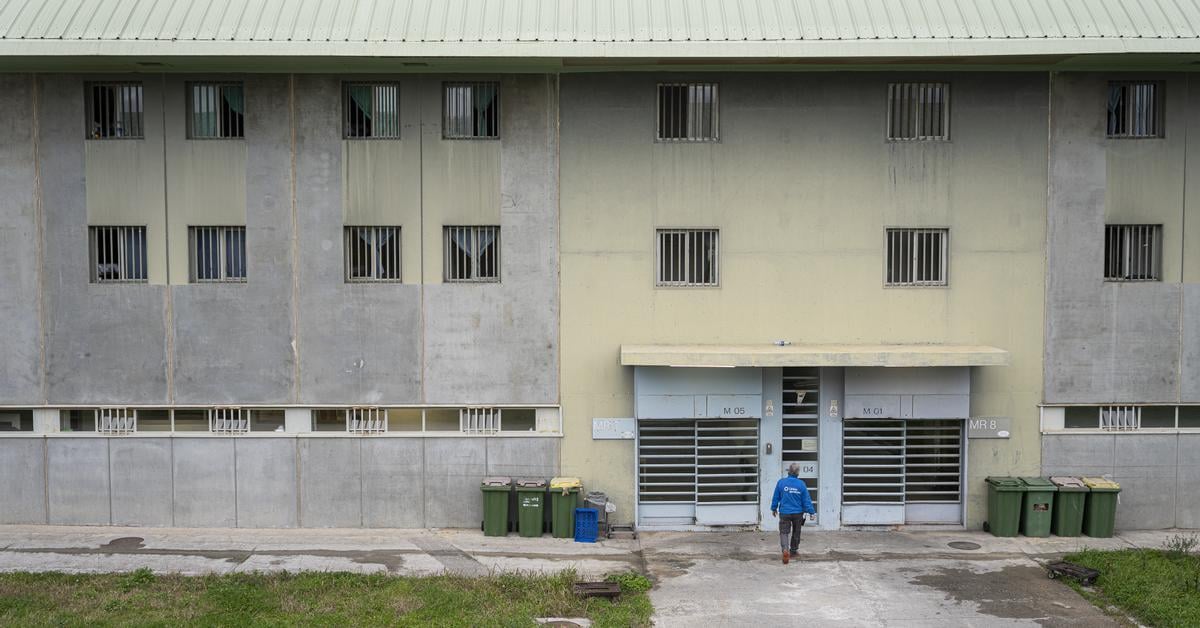 Image for article: Prison workers also threaten to go on strike