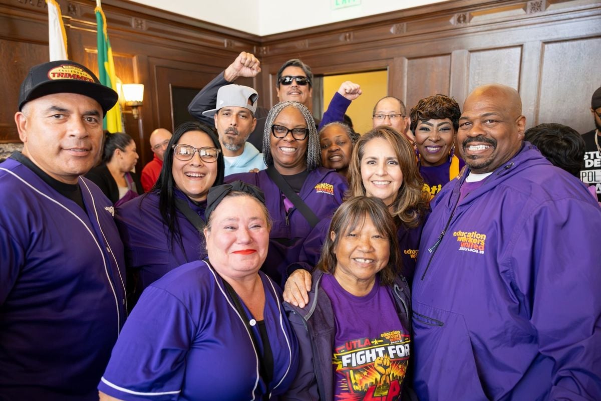 Image for article: How 30,000 LA School Employees Won a Landmark Contract: Education About LAUSD Budget Manipulation
