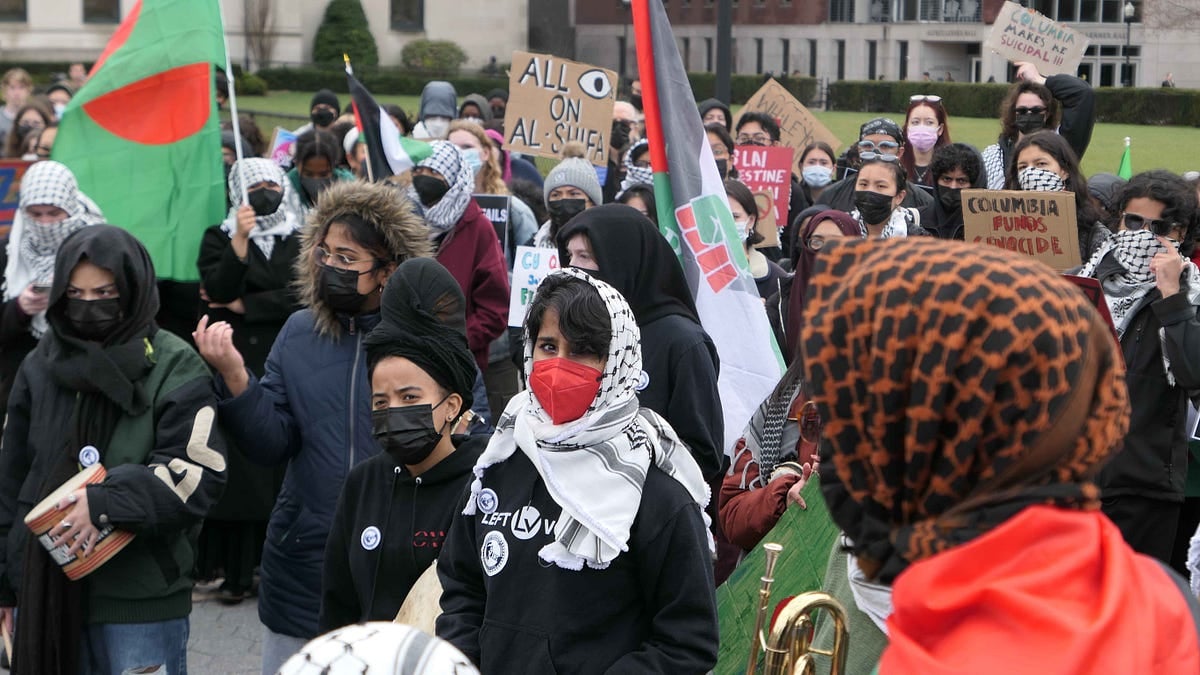 Image for article: Columbia Grad Students Get a Reality Check