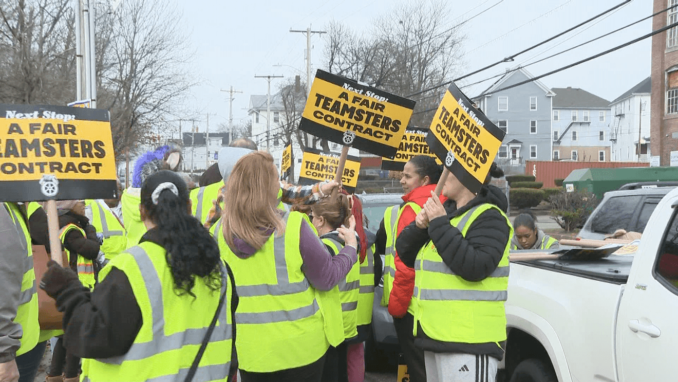 Image for article: Tentative agreement reached between Teamsters, First Student - WJAR