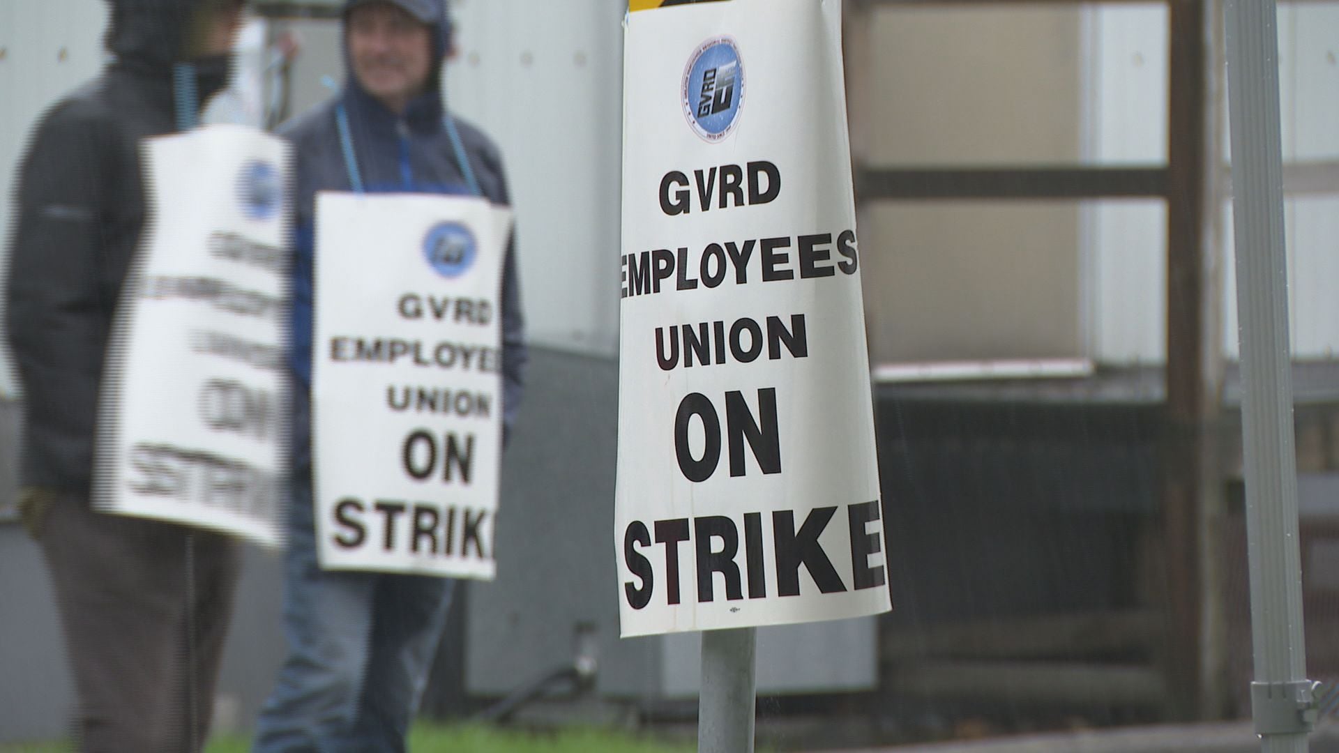 Image for article: Striking Metro Vancouver workers to rally at district board meeting