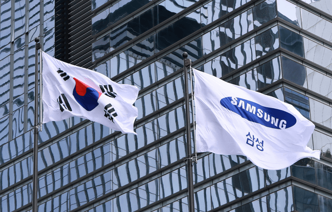 Image for article: Samsung Electronics <b>Workers</b> Urge Deal as Bonus Dispute Nears <b>Strike</b>