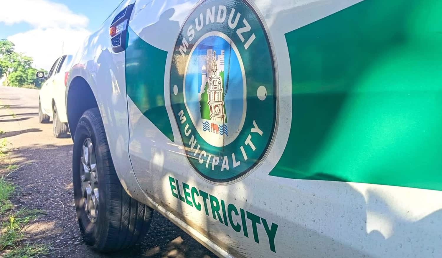 Image for article: Municipal strike delays repairs, electricity outages spread across city