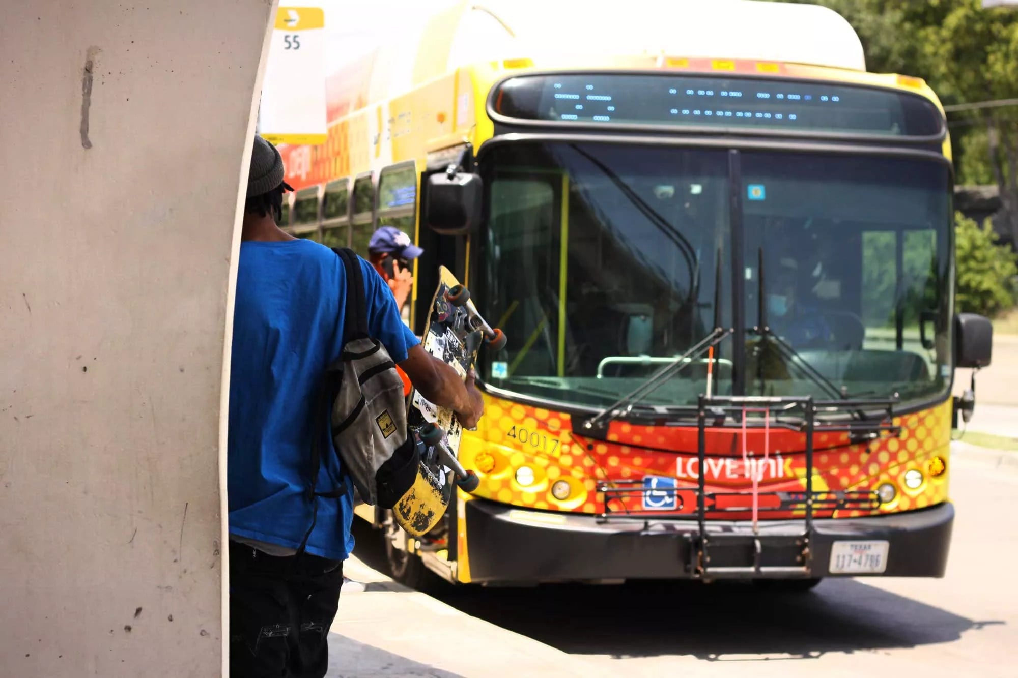 Image for article: Citing poor working conditions and pay, DART paratransit workers vote to authorize strike