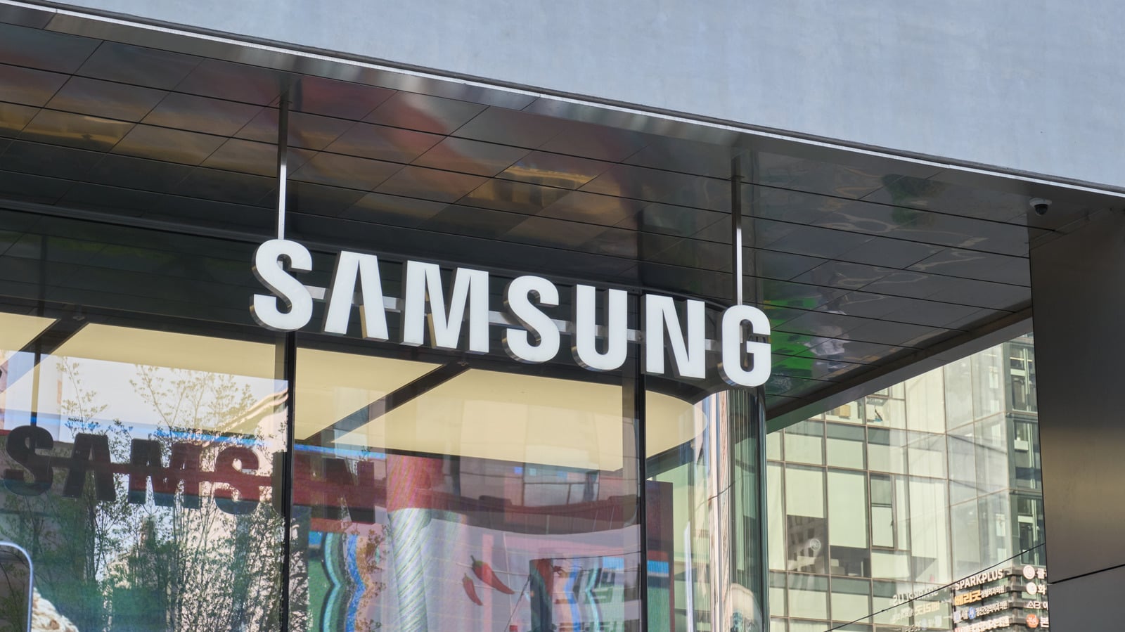 Image for article: Samsung faces <b>strike</b> from nearly 48000 union <b>workers</b> - Engadget