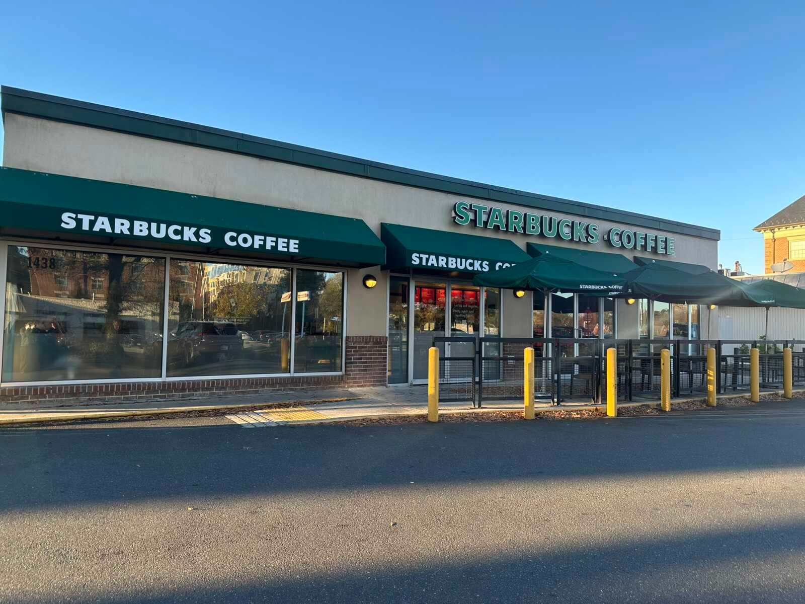 Image for article: Starbucks workers in Reston and McLean seek to unionize amid strike | FFXnow
