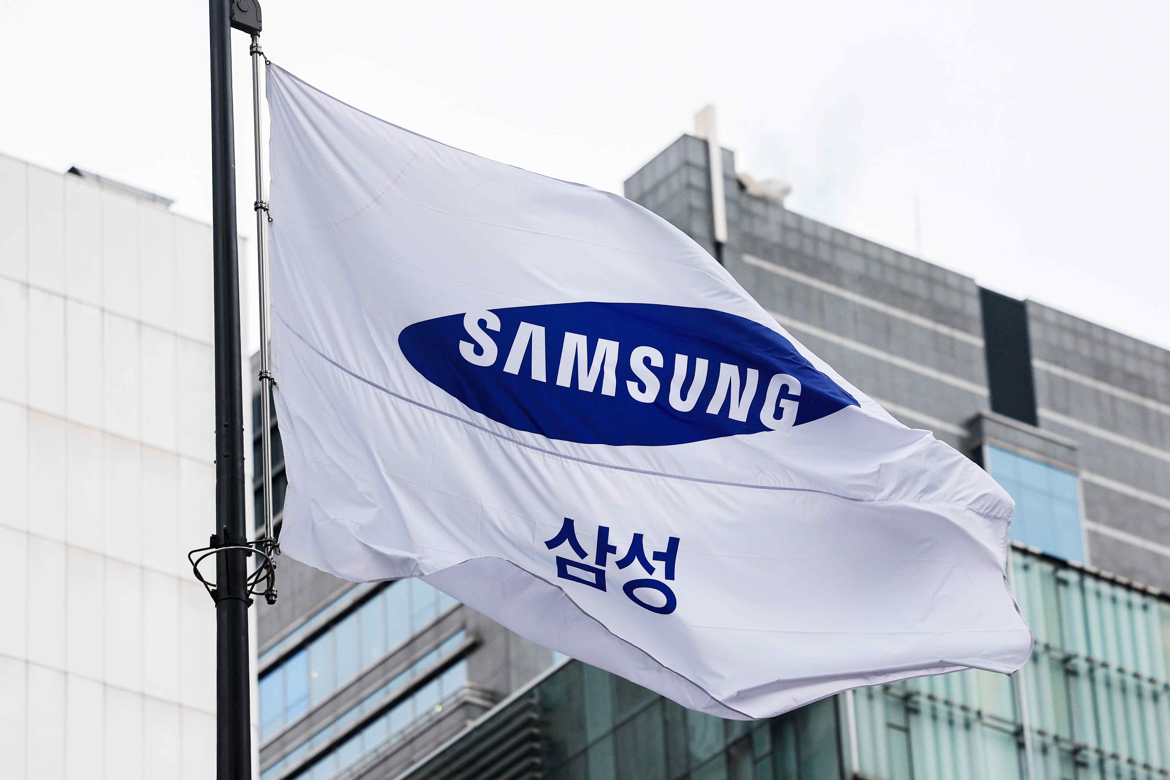Image for article: Samsung, unions reach last‑minute deal to avert production shutdown